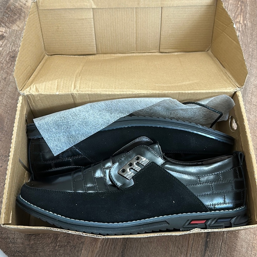 Brand new Men’s dress shoes from Gatsby. Comes with very comfortable insoles.